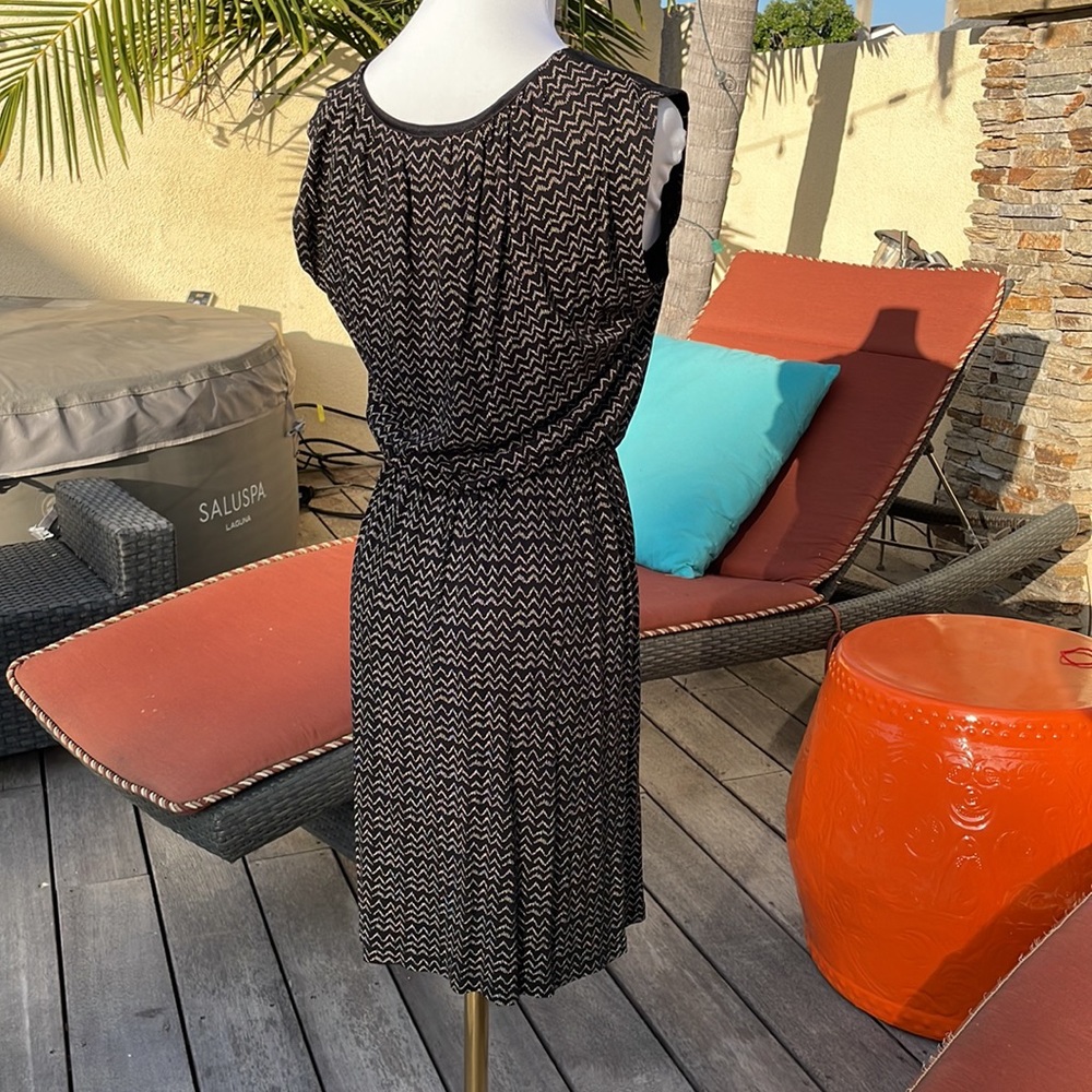 Super cute and modest Ann Taylor LOFT Black and tan print midi dress | XS